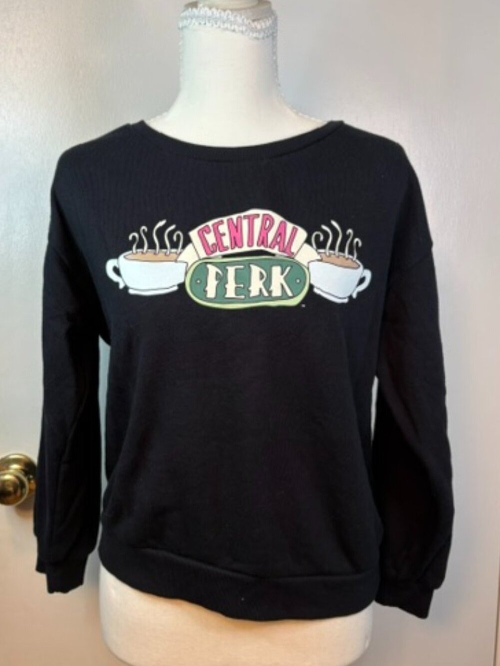 FRIENDS central park Black Crop sweatshirt